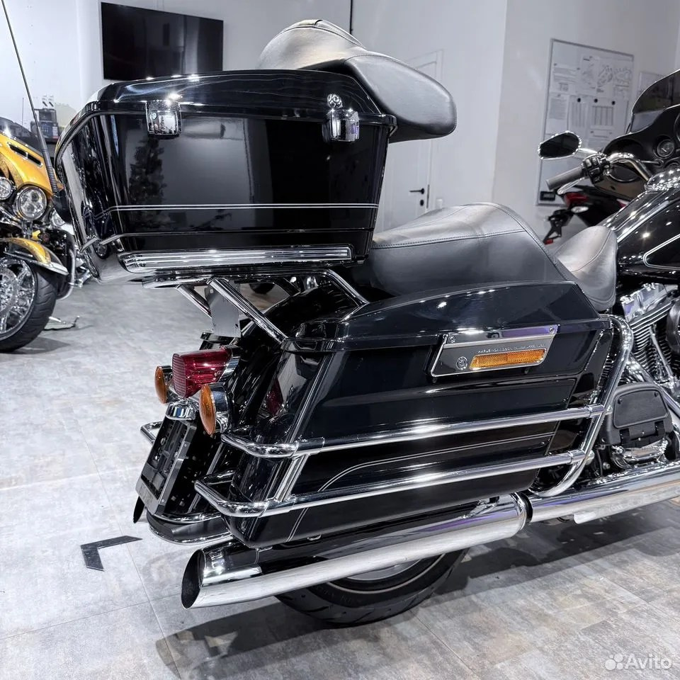 Купить Harley-Davidson 2010 HD Electra Glide (Vivid Black Double Stripe) (Touring) — подробнее на сайте. Hello Davidson, Москва. Только хорошие мотоциклы…