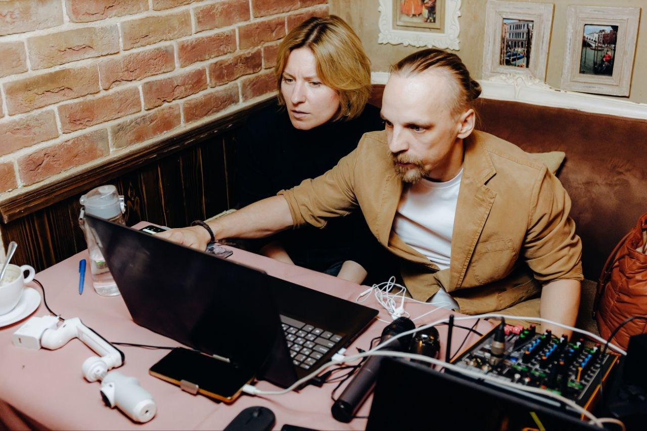 Ведущий + диджей + 1 из 8 моих услуг в подарок!