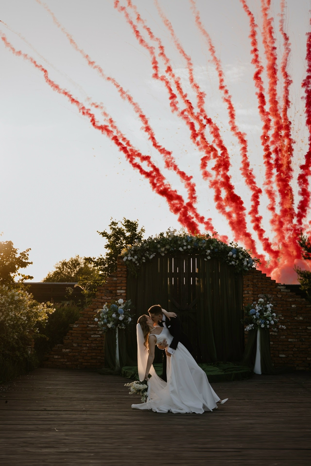 Амбарные ворота. Локация для церемонии и фотосессии. Свадебная площадка РАНЧО