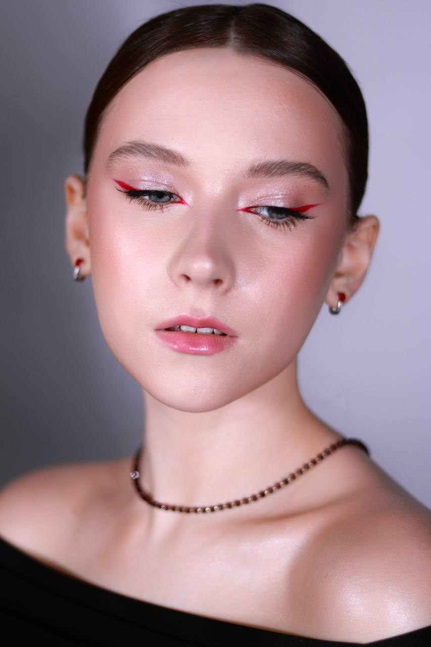 Услуги бровиста-визажиста. Салон красоты Праvда в Москве