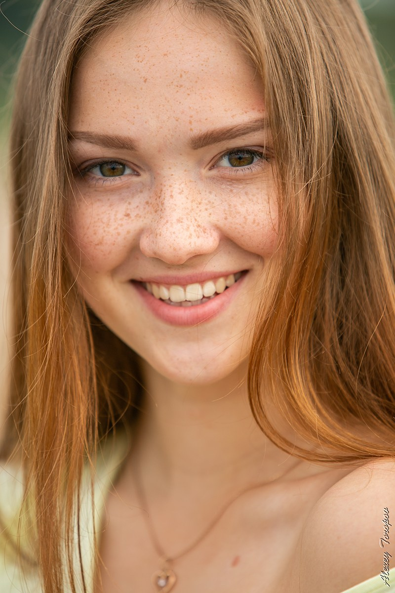 Портрет молодой девушки