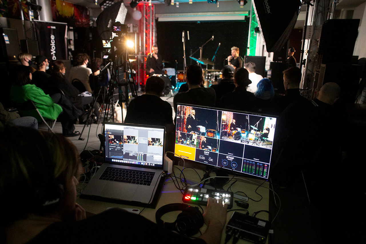Online broadcasting. NASTROE Film production in Russia and Sri Lanka