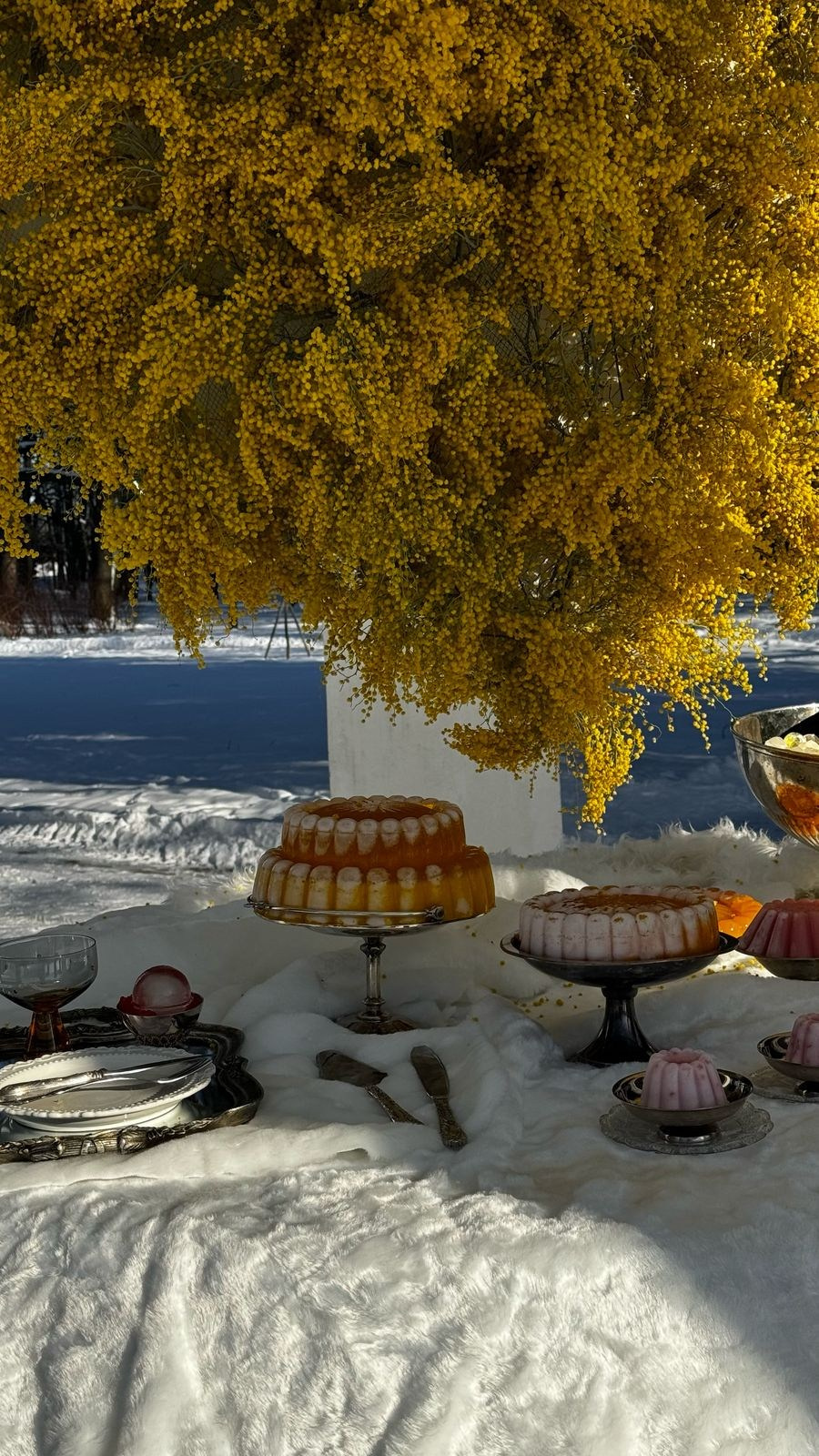 Разработка и реализация концепции декора для творческой съемки для премии TOP100AWARDS для агентства MORE BURO. Главная