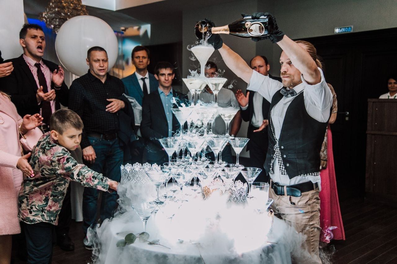 Ведущий + диджей + 1 из 8 моих услуг в подарок!