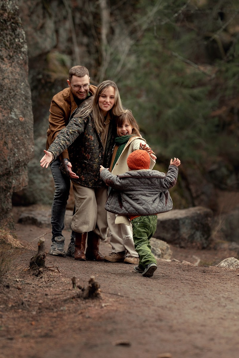 Стильная семейная фотосессия в весеннем лесу. Семейный фотограф Татьяна Надеждина | Москва, Московская область, Ярославль