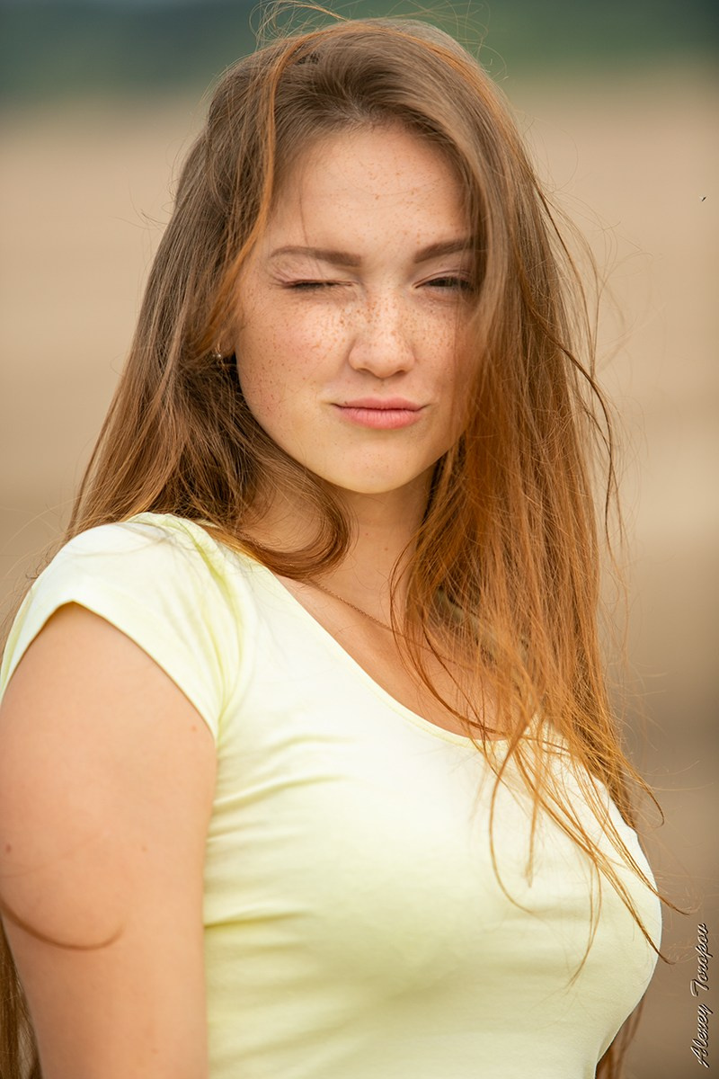 Портрет молодой девушки