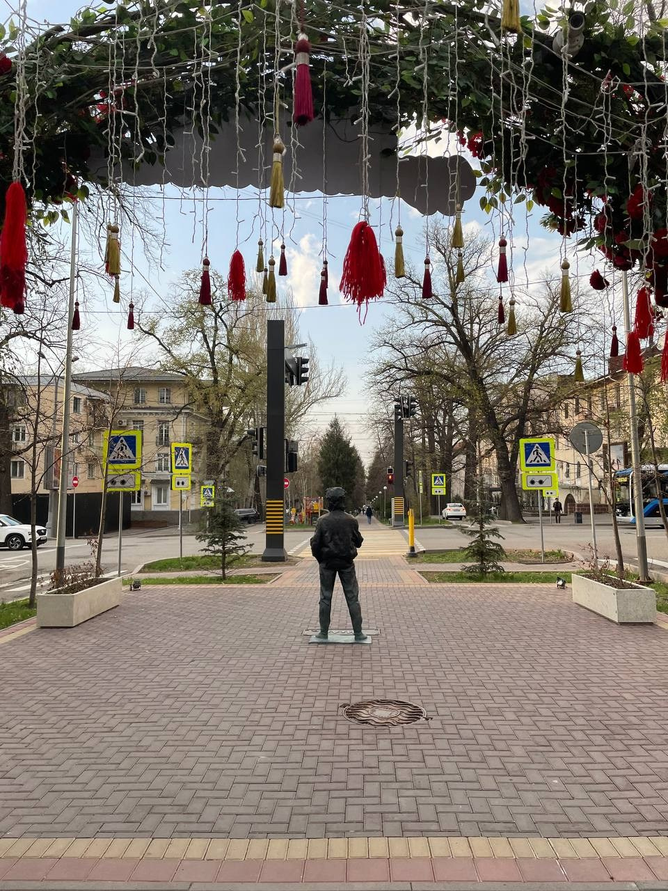 Памятник Виктору Цою в Алматы — место памяти и городской культуры