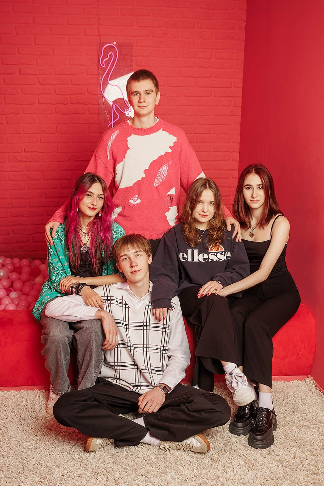 фотостудия с розовым бассейном из шариков Красноярск