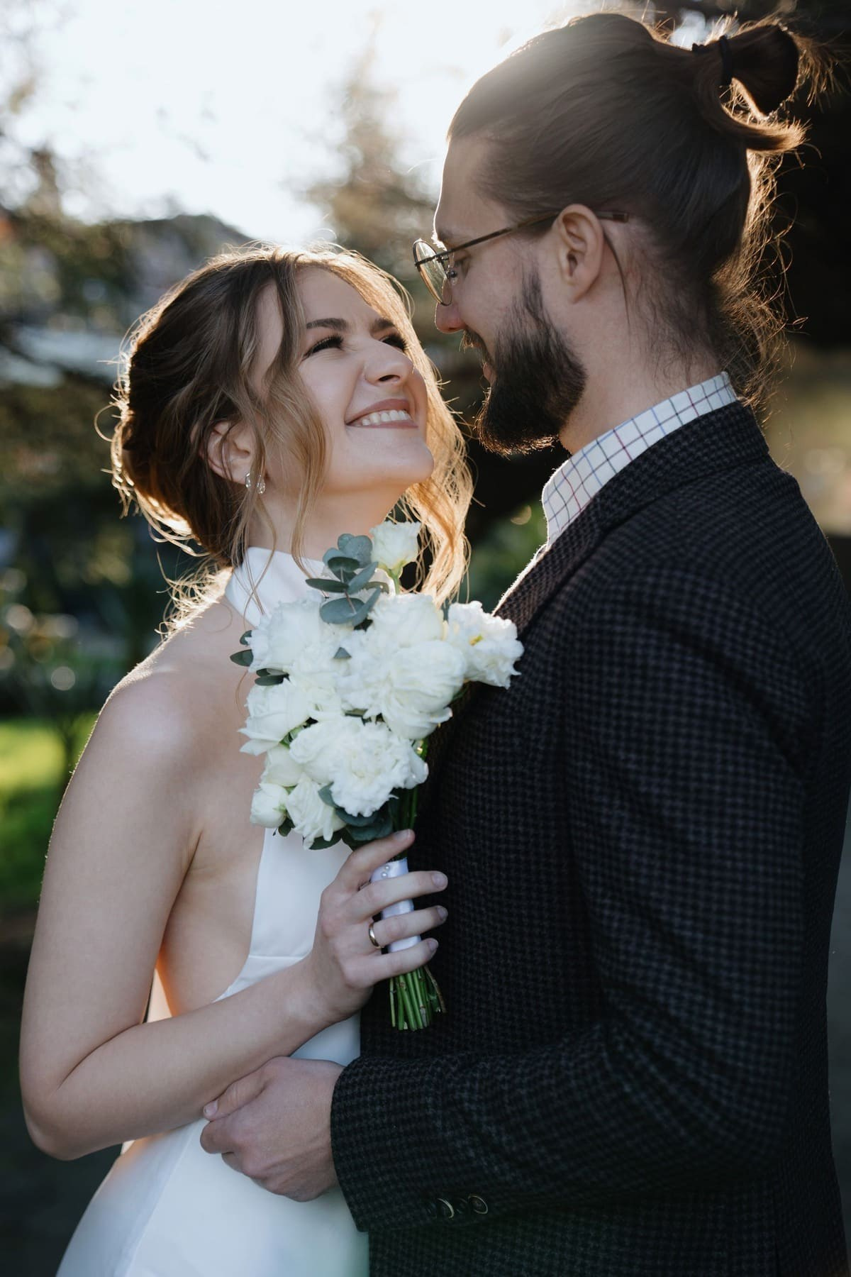 Классический портрет молодоженов в полный рост