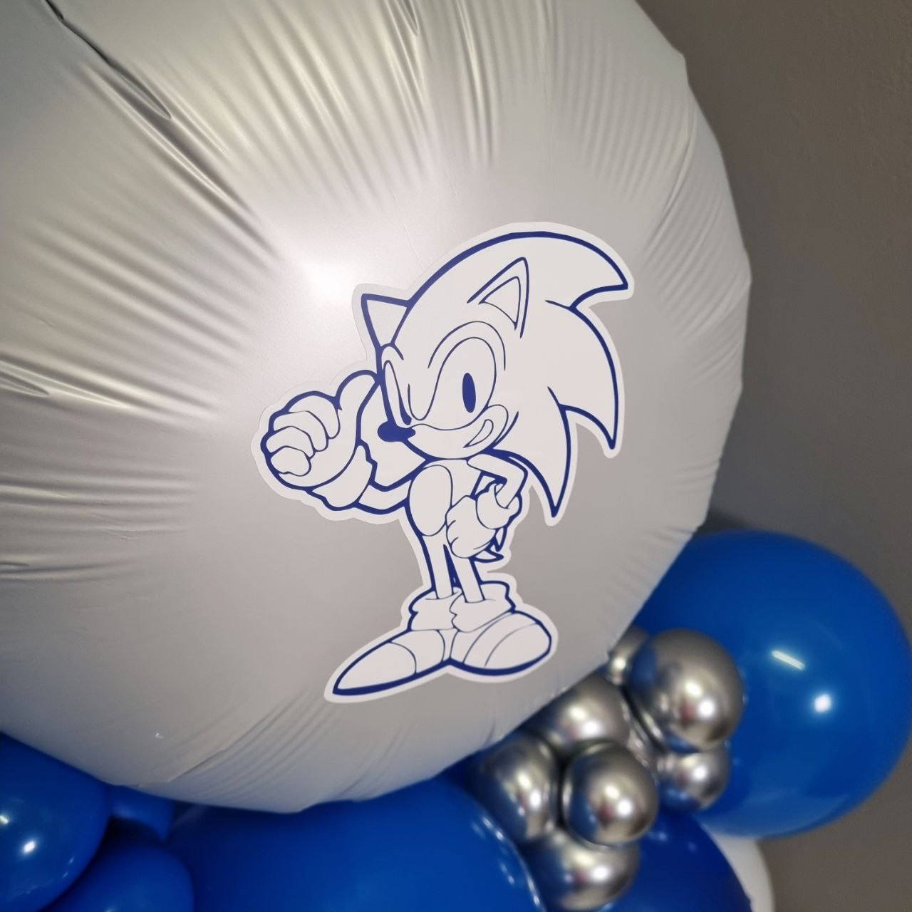 Dostava balona Novi Sad Dostava balona Beograd. Шары с гелием, фотозоны Нови Сад Белград. Balone i dekoracije od balona Novi Sad Beograd