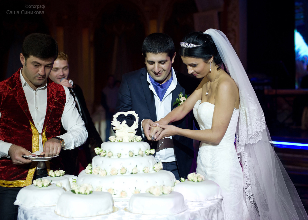 Профессиональная свадебная фотосессия в Москве и московской области. Выпускные альбомы. Частные съемки