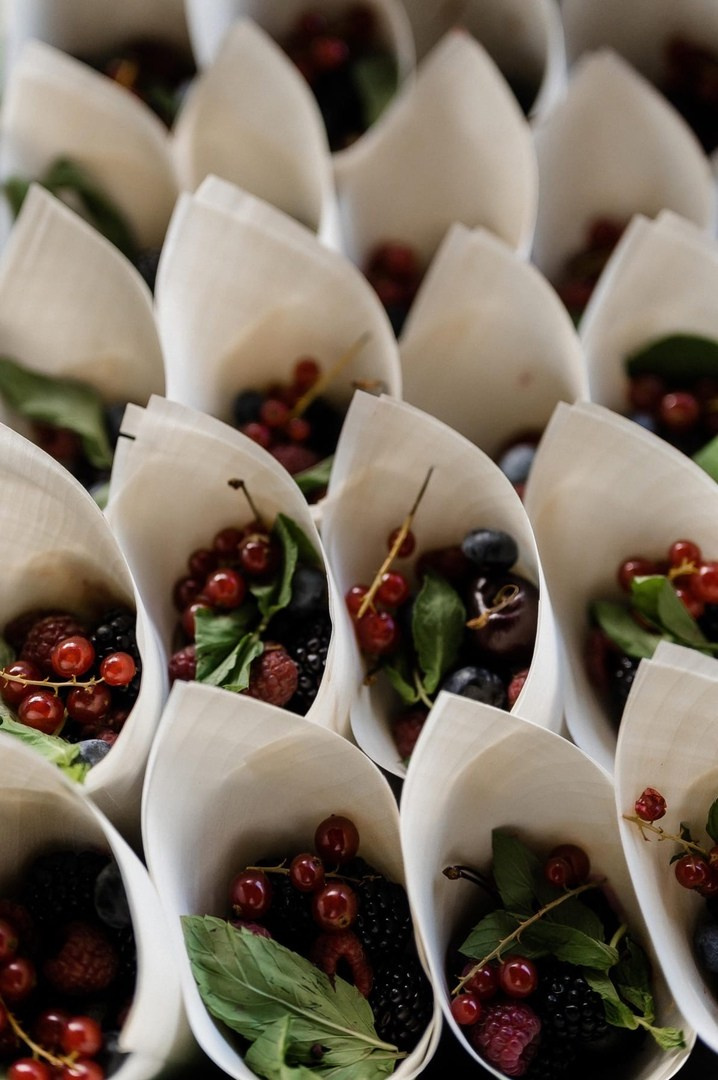 Ягодный чемоданчик. Кейтеринг Royal Catering | По Москве и Московской области организуем р