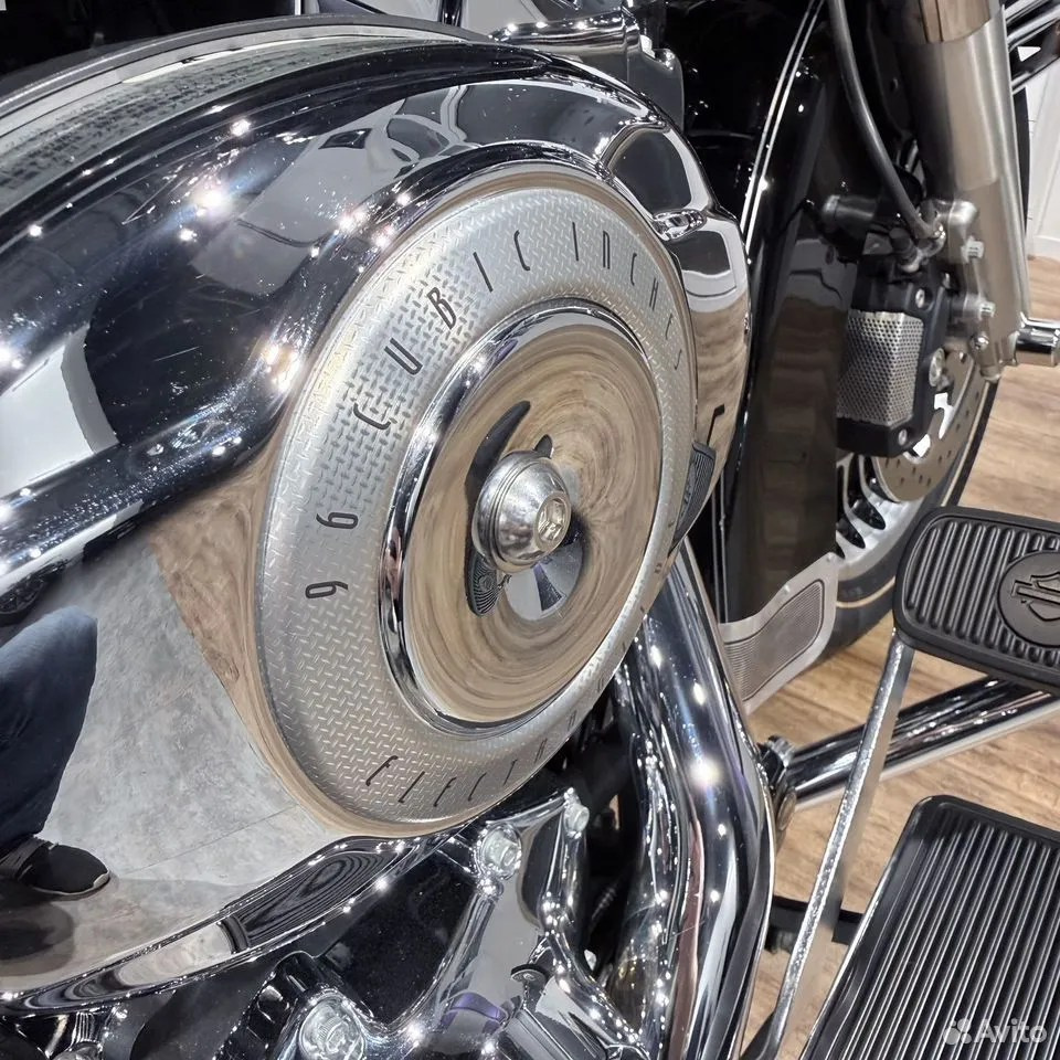 Купить Harley-Davidson 2010 HD Electra Glide (Vivid Black Double Stripe) (Touring) — подробнее на сайте. Hello Davidson, Москва. Только хорошие мотоциклы…