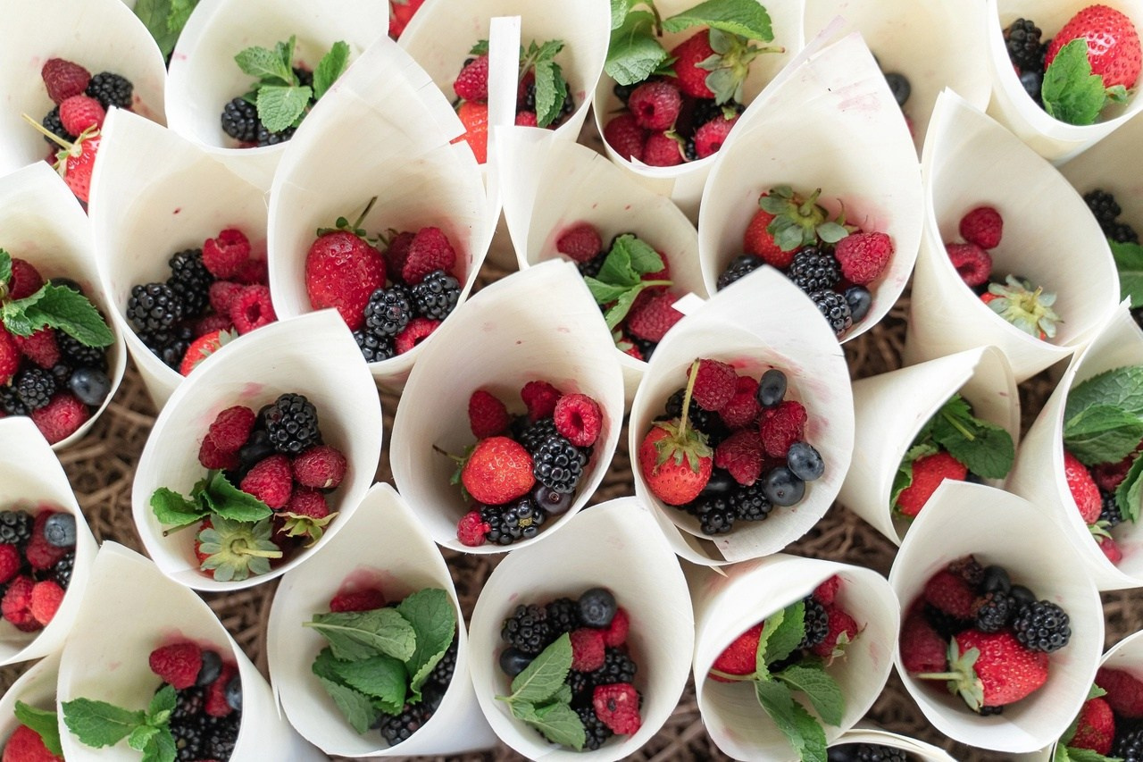 Ягодный чемоданчик. Кейтеринг Royal Catering | По Москве и Московской области организуем р