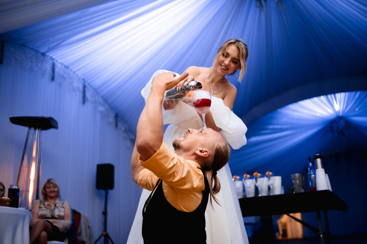 Ведущий + диджей + кавер-певица + флейринг-шоу на любой праздник для детей и взрослых в Москве и МО