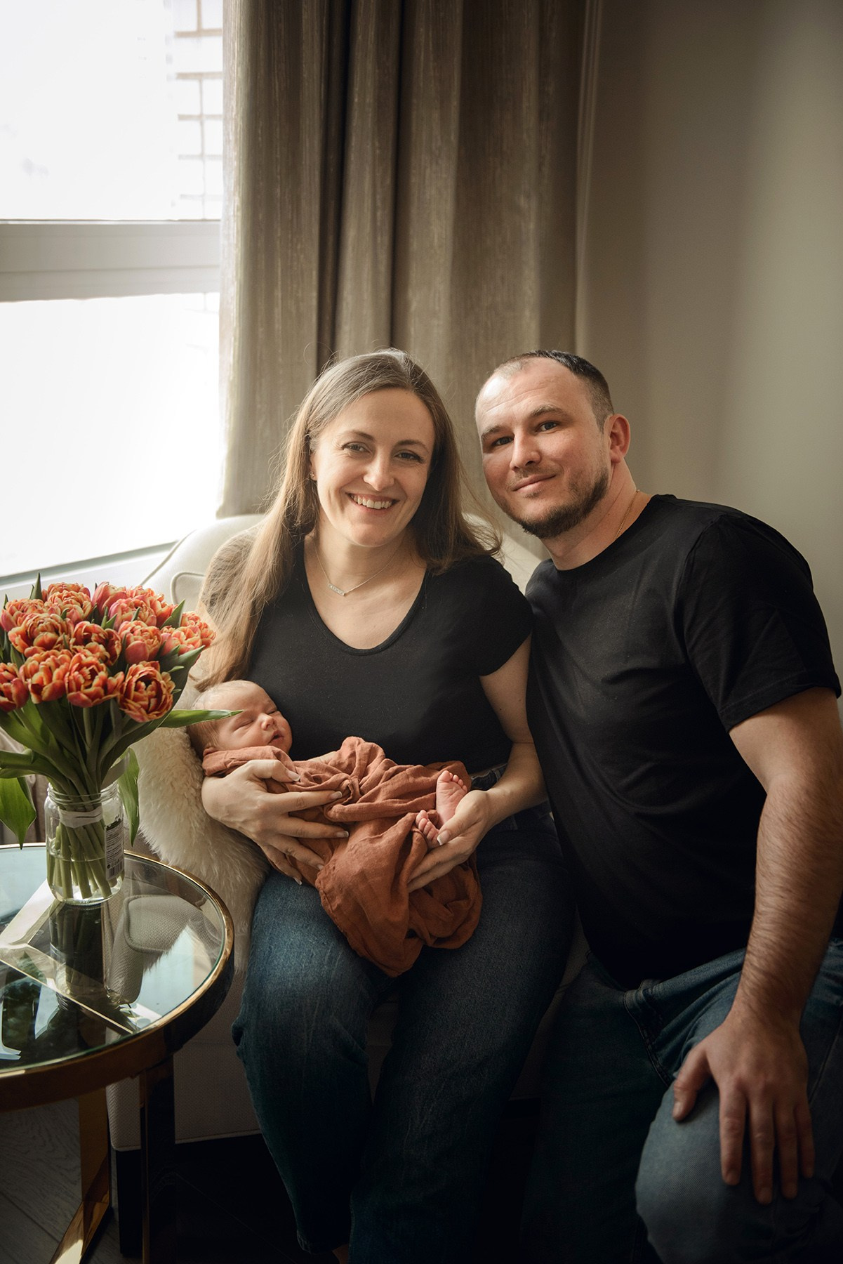 A family photo shoot at home, a family with a newborn baby. Photographer Elena Carruthers, Scotland