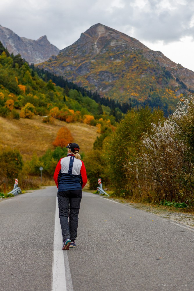 Ольга и горы. Фотограф в Барнауле Юлия Бобровских
