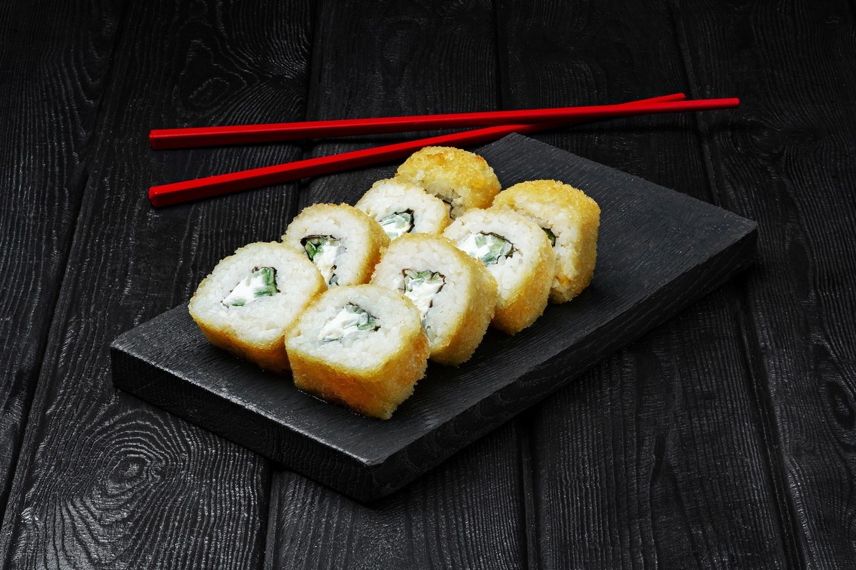 Съемка роллов на черном фоне для службы доставки в Ростове