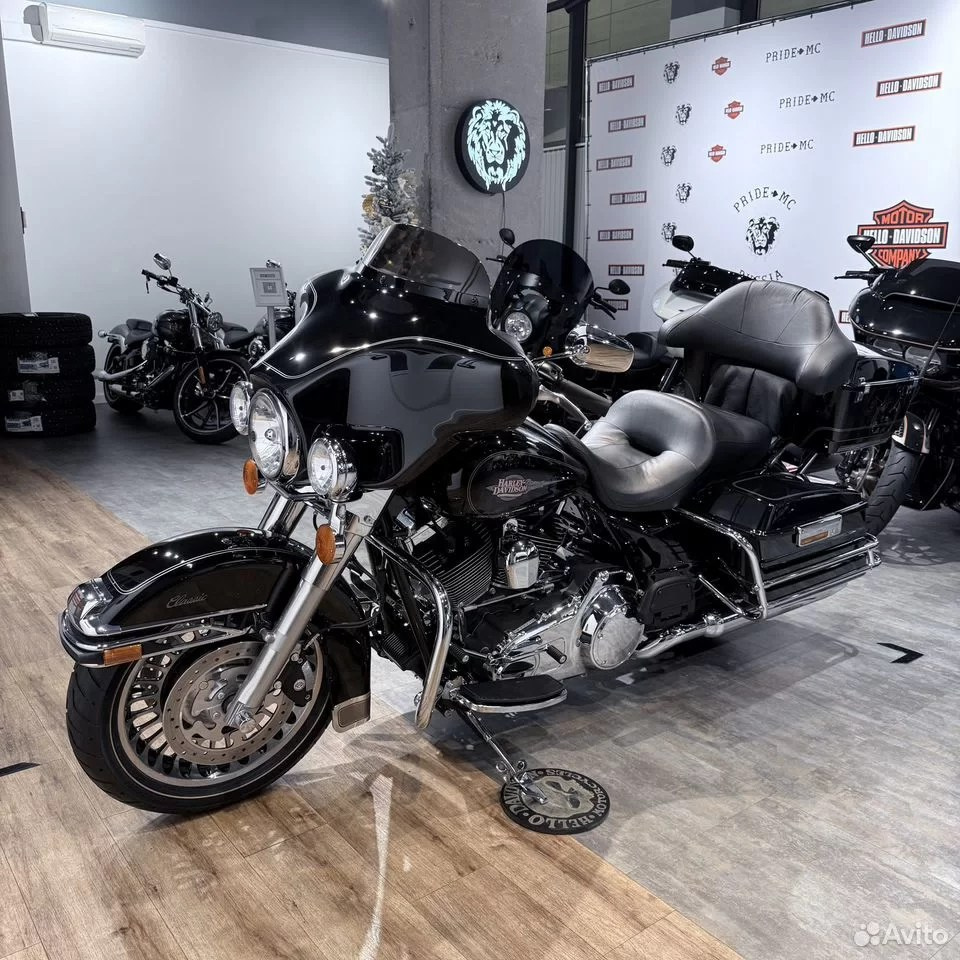 Купить Harley-Davidson 2010 HD Electra Glide (Vivid Black Double Stripe) (Touring) — подробнее на сайте. Hello Davidson, Москва. Только хорошие мотоциклы…