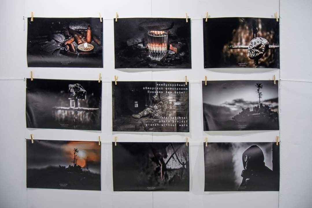 Серия "Память о войне" фотограф Роман Адлер. Выставка "Хроники". Гостиный Двор. Москва 20-23 января 2023 года