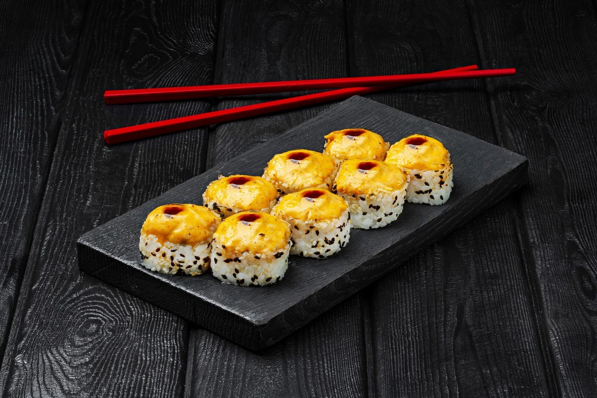 Съемка роллов на черном фоне для службы доставки в Ростове