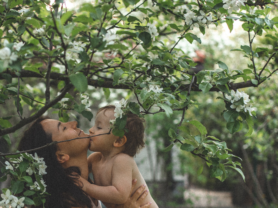 Под яблоней в нашем саду. Света Полетаева Москва