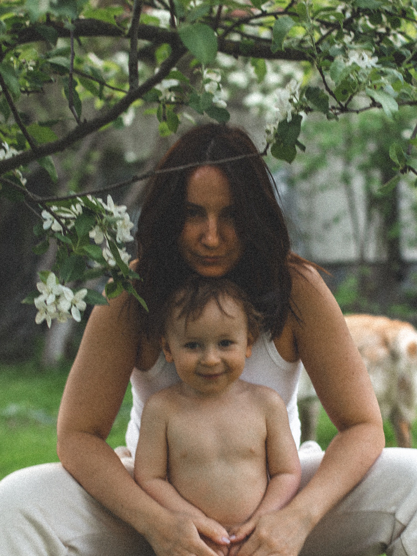 Под яблоней в нашем саду. Света Полетаева Москва