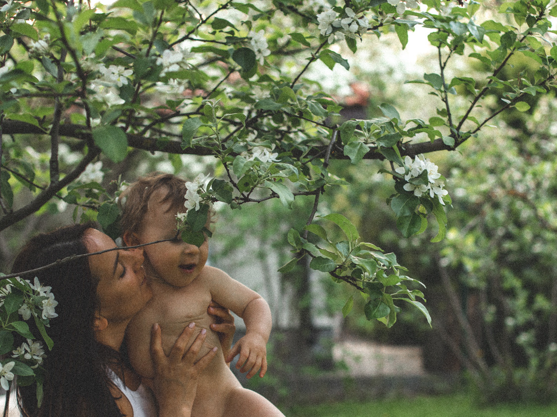 Под яблоней в нашем саду. Света Полетаева Москва