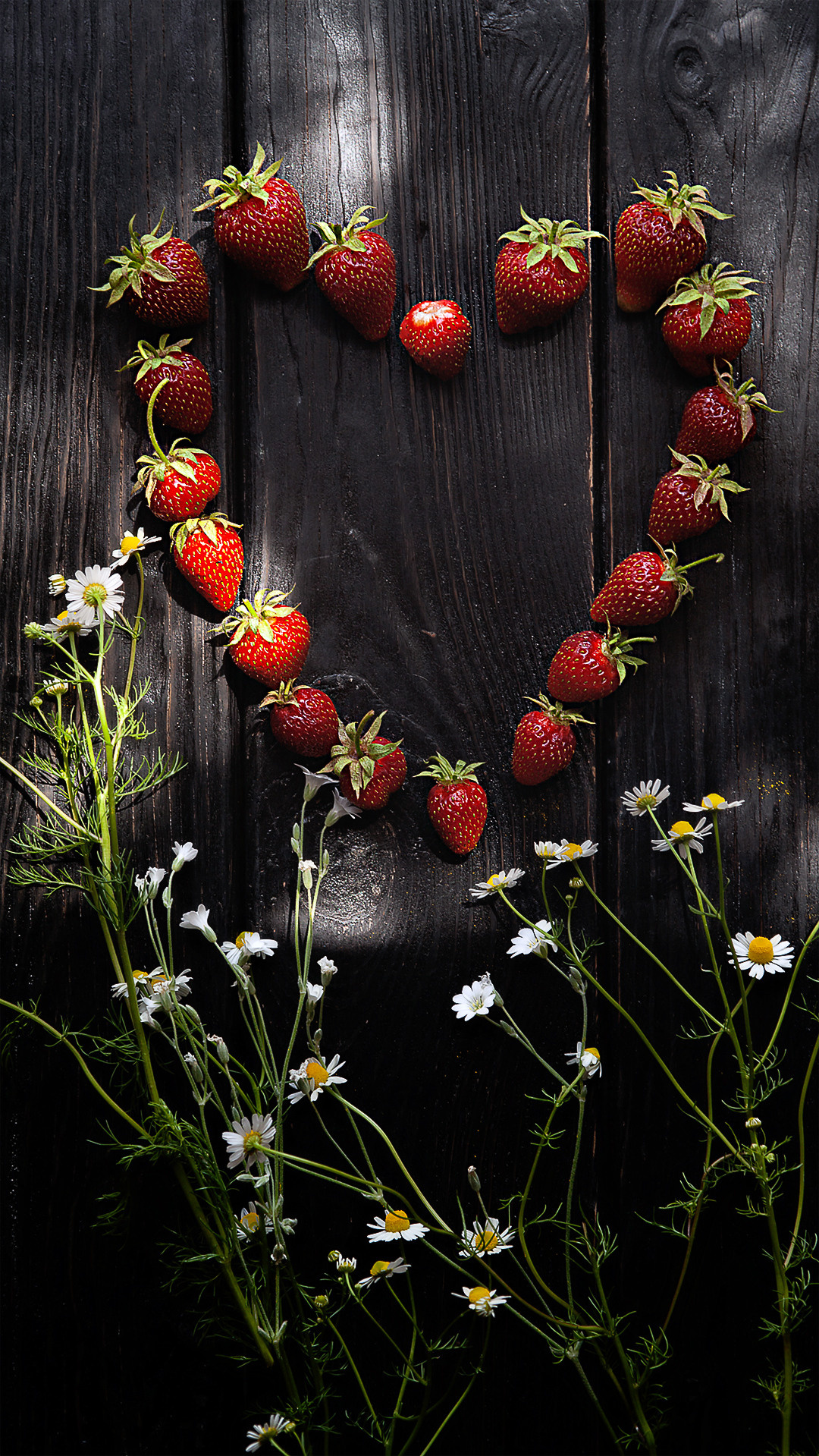 Цветы, которые принимают участие в фудфото. Cake food photo