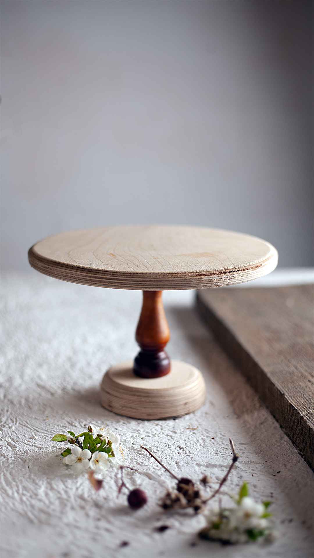 Цветы, которые принимают участие в фудфото. Cake food photo