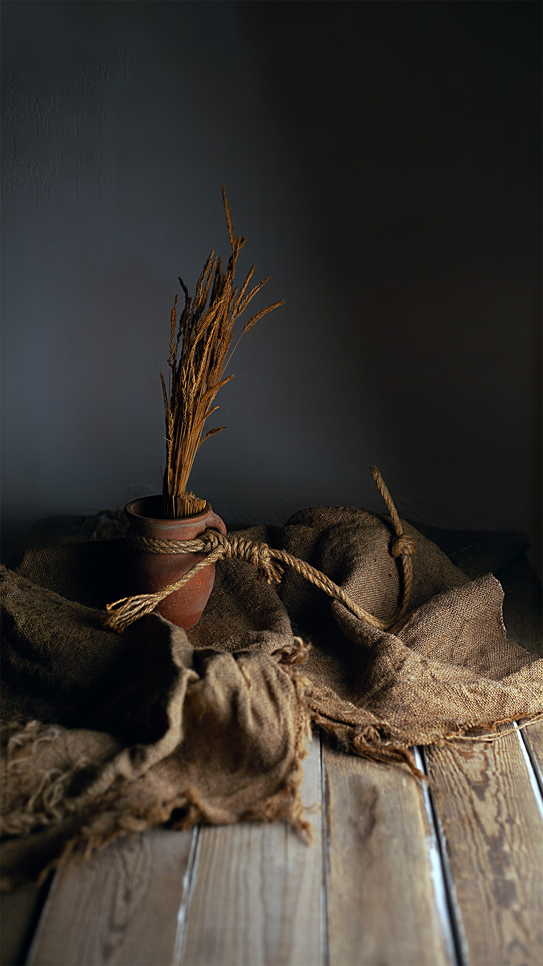 Цветы, которые принимают участие в фудфото. Cake food photo