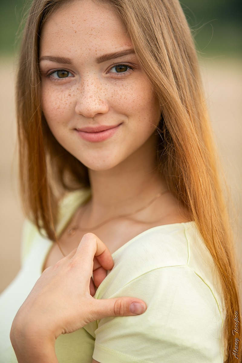 Портрет молодой девушки