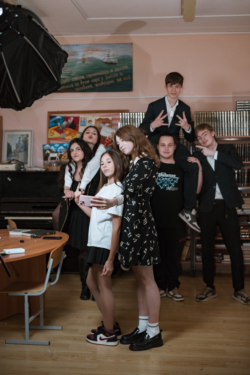 Выпускной альбом для класса — фотосессия в школе, пожелания и видео в Москве. MILATE — выпускные альбомы, фотосессии и видео в Москве