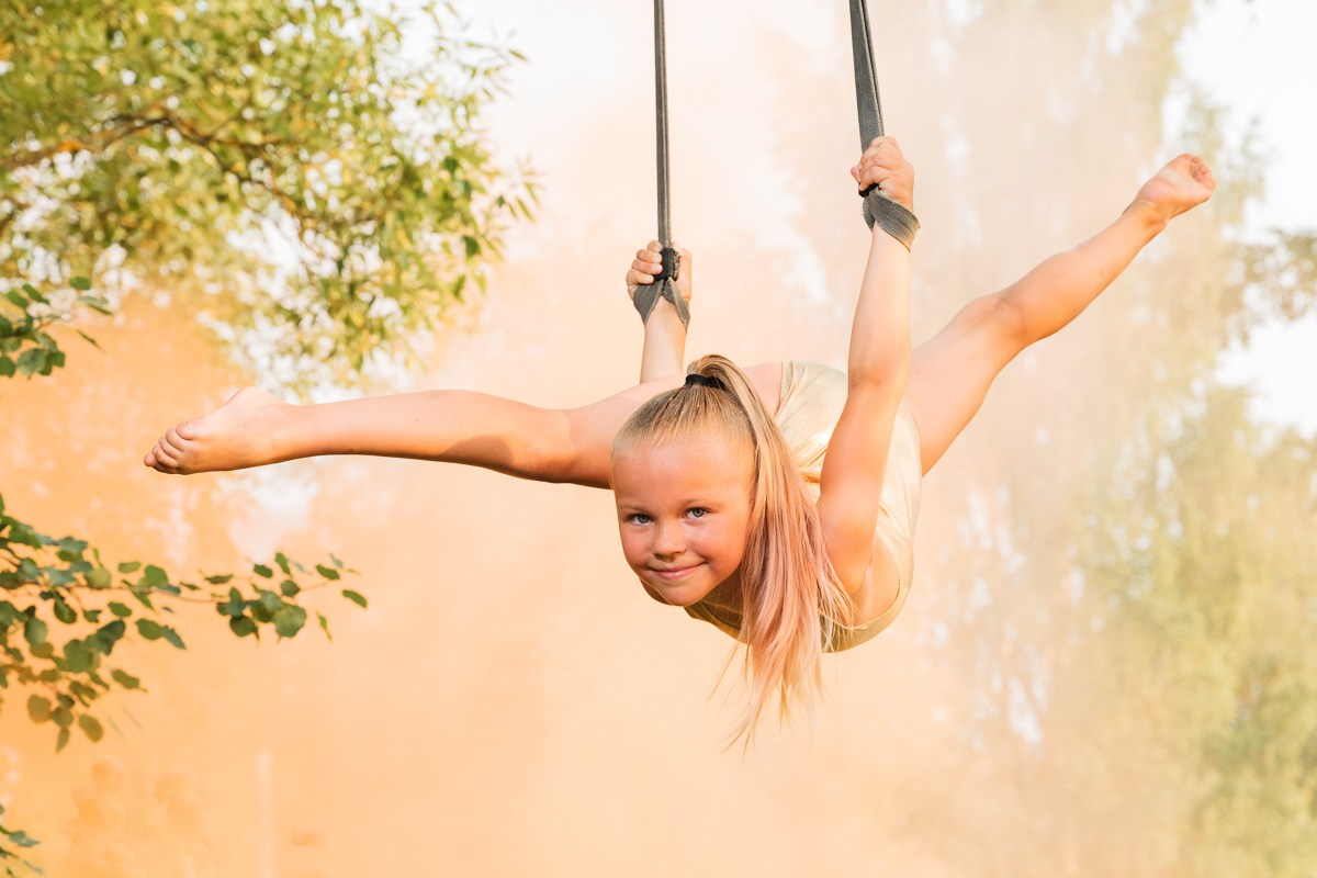 Фотопроект «Фаеры в лесу». Репортажный и семейный фотограф в Санкт-Петербурге Тарас Марченко