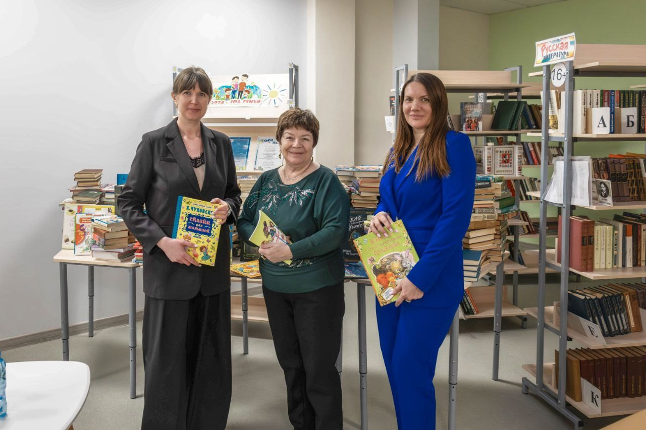 Щеголяева Анна и Костикова Виктория на встрече с депутатом Соляник Ниной Ивановной в Женсовете Южный Домодедово.