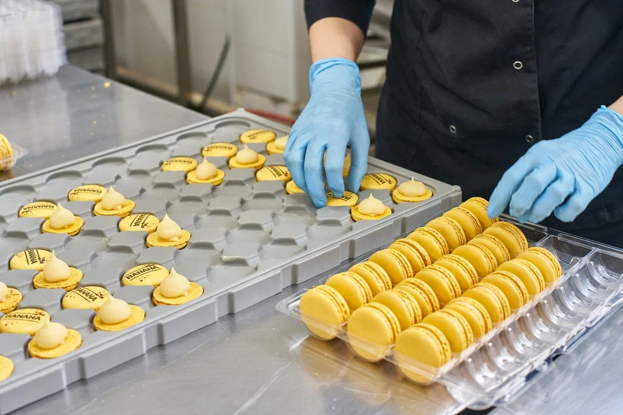 производство пирожных макарон