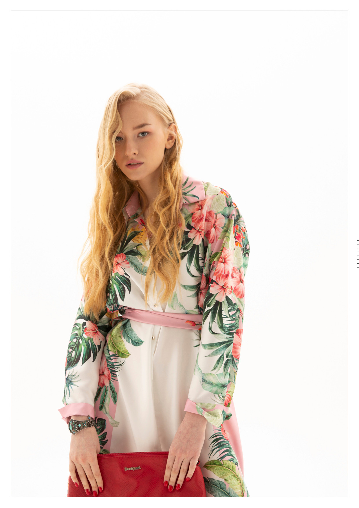 Cover editorial story. BEAUTY Mute Magazine. France. Визуальный художник Лиана Даренская, Москва