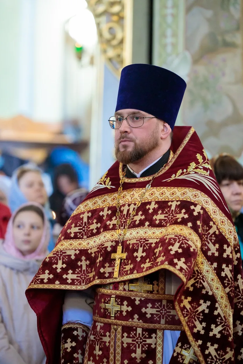 МИТРОПОЛИТ ИГНАТИЙ СОВЕРШИЛ БОЖЕСТВЕННУЮ ЛИТУРГИЮ В ПОКРОВСКОМ СОБОРЕ. Саратовское Северо-Западное благочиние