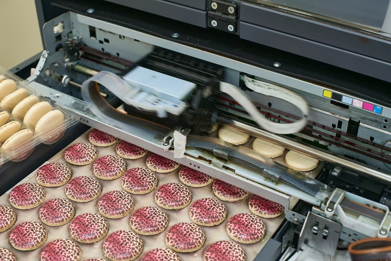 печать на пирожных макарон