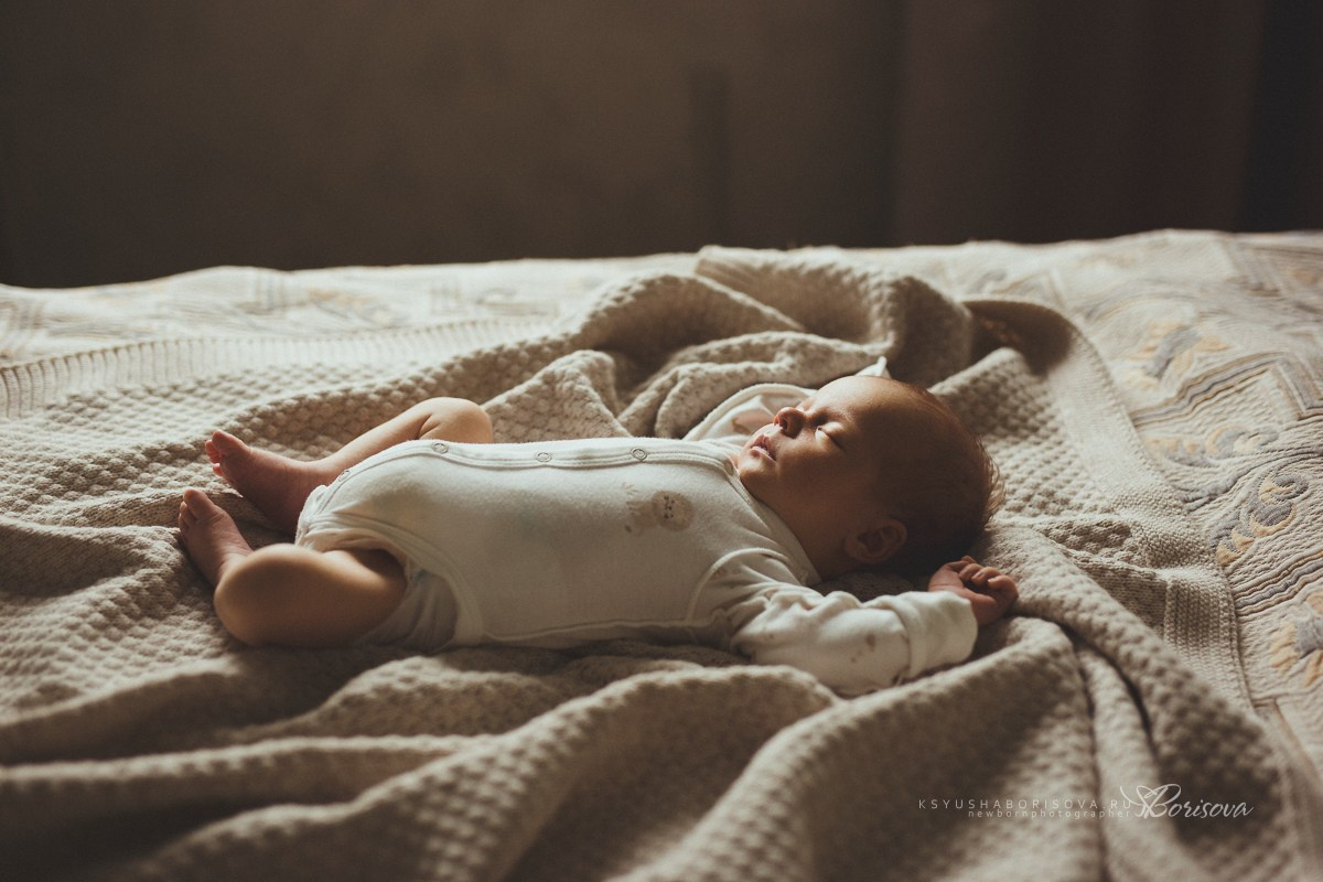 Фотосессия дома с новорожденным. Фотограф новорожденных в Магнитогорске Ксюша Борисова