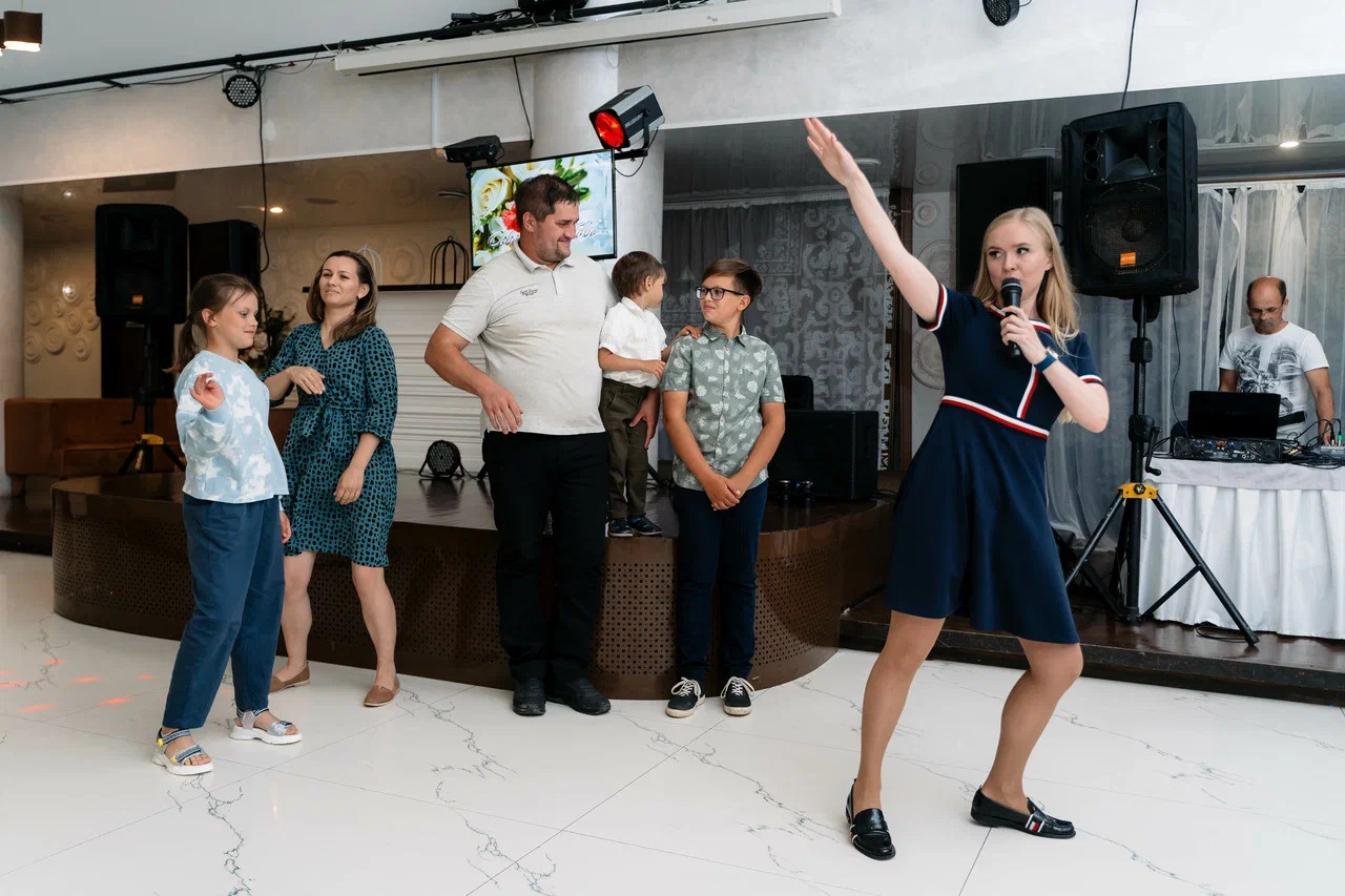 Ведущая на свадьбу Мария Снегур. Ведущий, Тамада, DJ, фото в Перми. Хорошее настроение