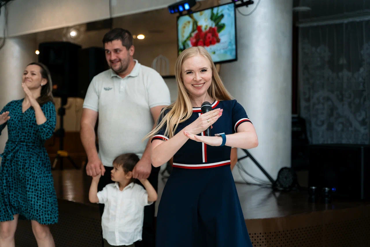 Ведущая на свадьбу Мария Снегур. Ведущий, Тамада, DJ, фото в Перми. Хорошее настроение