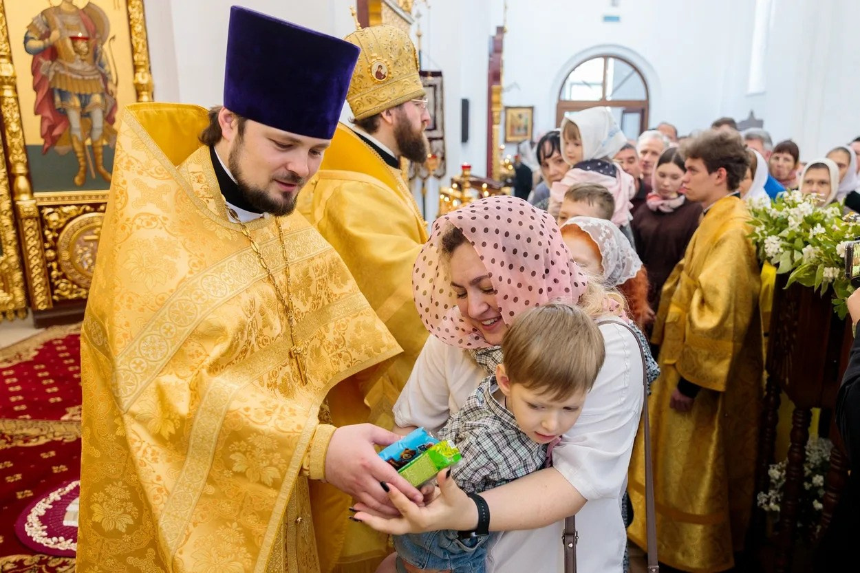 МИТРОПОЛИТ ИГНАТИЙ СОВЕРШИЛ БОЖЕСТВЕННУЮ ЛИТУРГИЮ В ХРАМЕ СВЯТОГО ВЕЛИКОМУЧЕНИКА ГЕОРГИЯ ПОБЕДОНОСЦА. Саратовское Северо-Западное благочиние