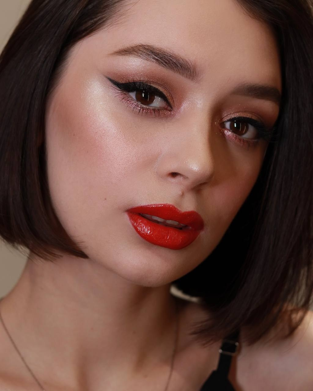 Услуги бровиста-визажиста. Салон красоты Праvда в Москве