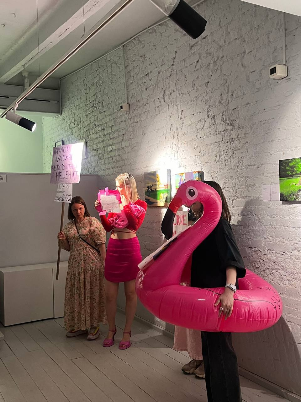 «Нежная стачка» — перформанс в Центре современного искусства Винзавод, 28 мая. Ольга Михальчук, художница и фотограф