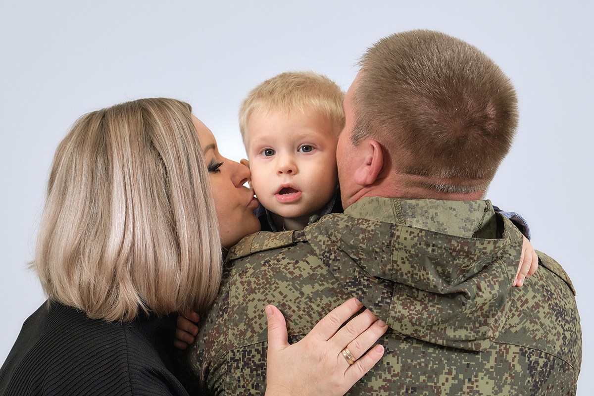 Семейная фотосессия в Самаре. Идеи и образы для съёмки в студии