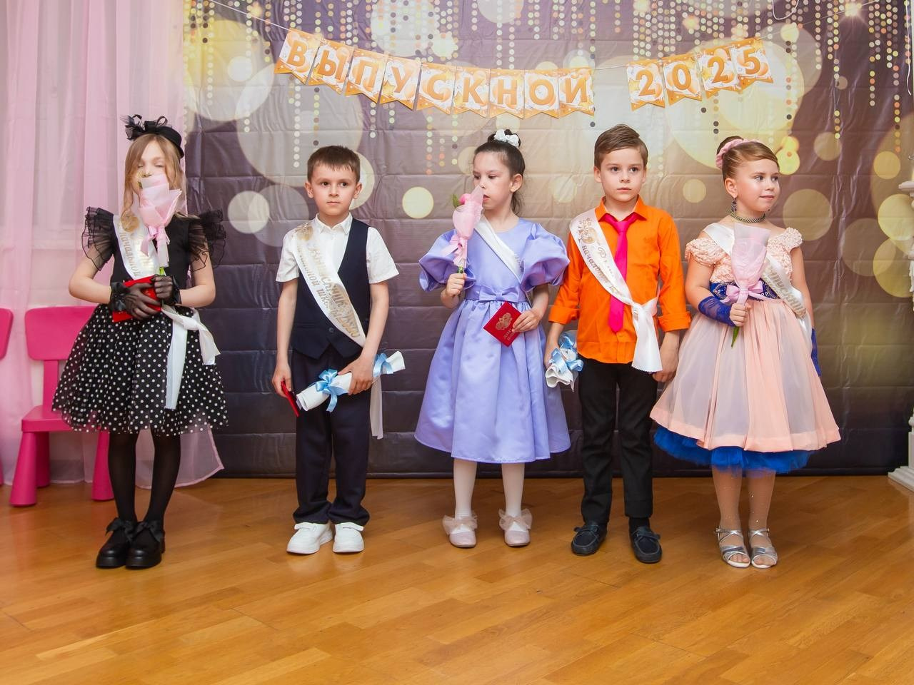 🎉 Выпускной в детском саду — это не просто праздник, это начало большого пути! 🎓. Фотостудия во Всеволожске. Подходит для всех творческих проектов