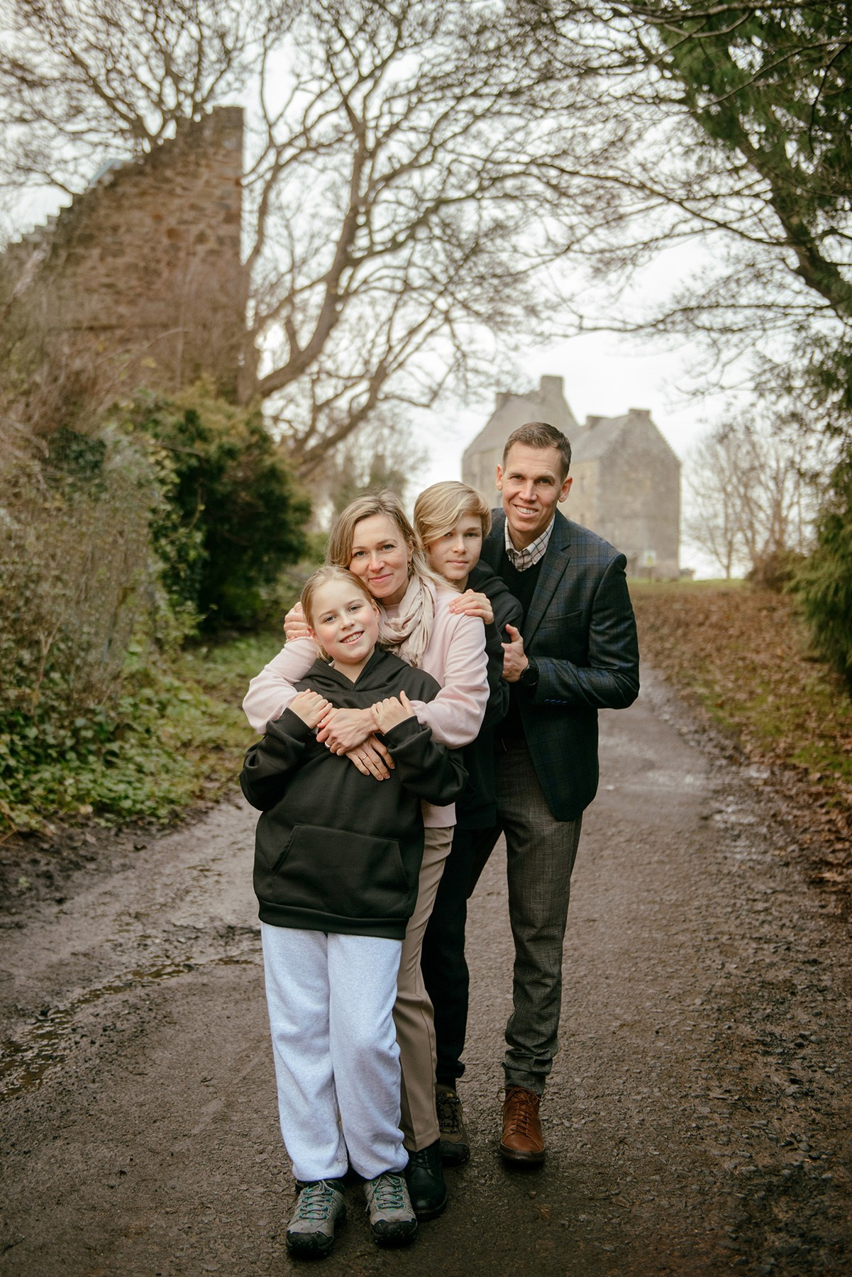family photo shoot in Scotland, photo shoot at the castle