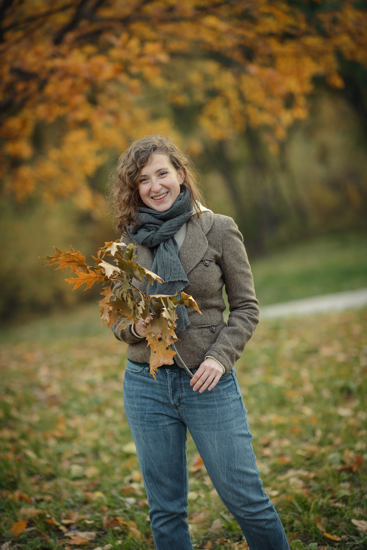 Woman in autumn. Photos with yellow leaves