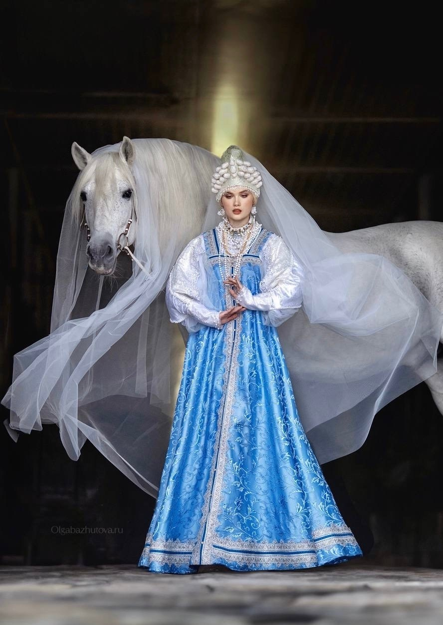 Снежная зима. Русские народные костюмы в Москве